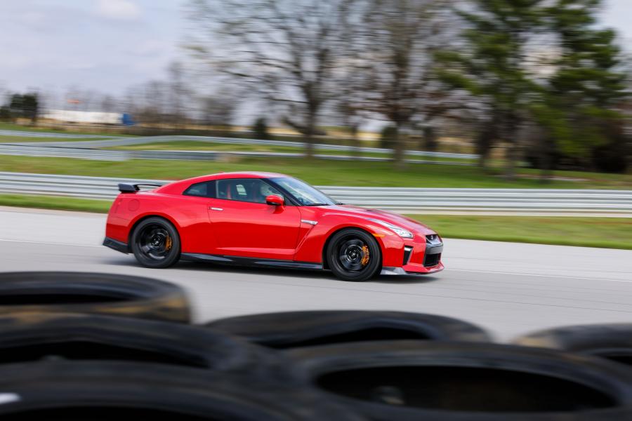  Nissan GT-R Track Edition (R35) 2017 года  (NA) (фото 4 из 45)